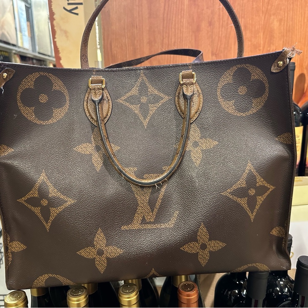 louis vuitton on the go GM